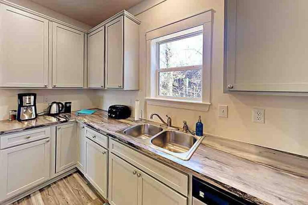 Serenity Views Comfort - Close To City & Parkway! Weaverville Esterno foto